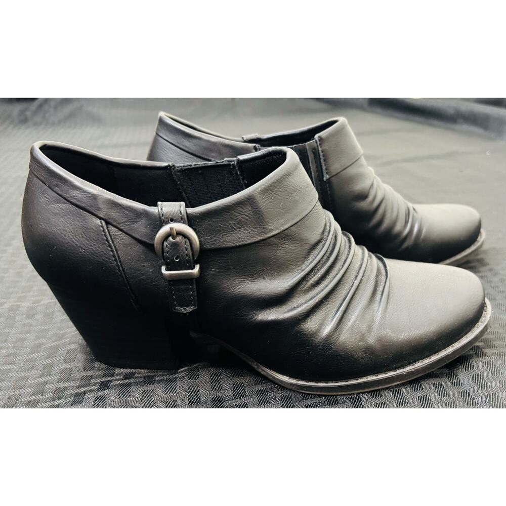 Baretraps Rowen Style Black Ankle Boots, Women's Size 8.5 - Picture 2 of 6